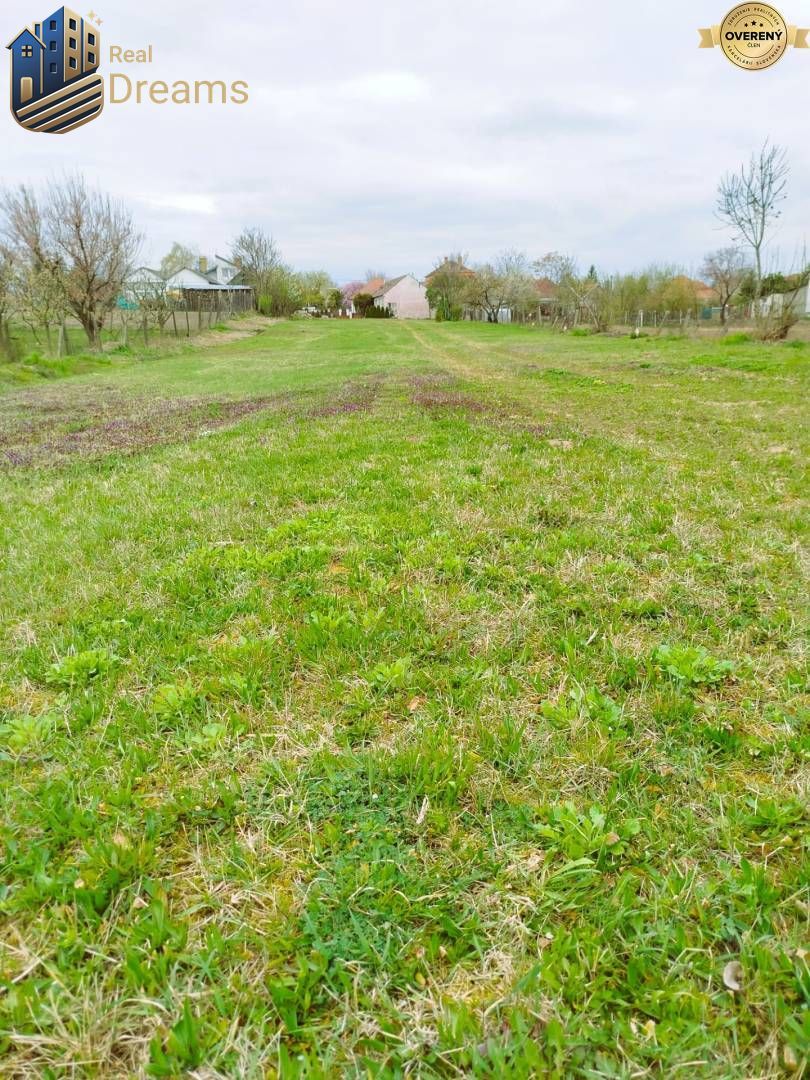 Horná Kráľová – tichá ulica, veľkorysá výmera, všetky siete 