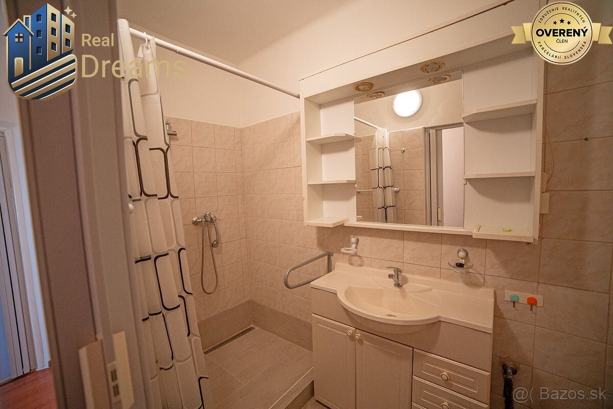 Ponúkame na predaj priestranný 2-izbový byt o výmere 66,6 m²