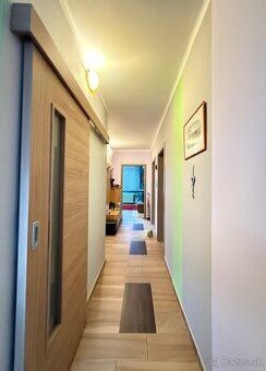 Ponúkame na predaj priestranný 2-izbový byt o výmere 66,6 m²