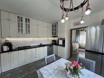 Ponúkame na predaj priestranný 2-izbový byt o výmere 66,6 m²