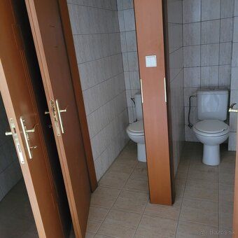 Predám apartmanový dom pozostávajúci z dvoch podlaží. Prízem