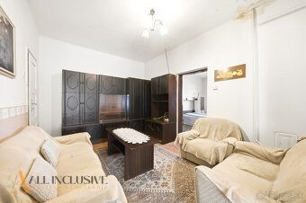 Ponúkame Vám na predaj 5-izbový čiastočne zrekonštruovaný ro