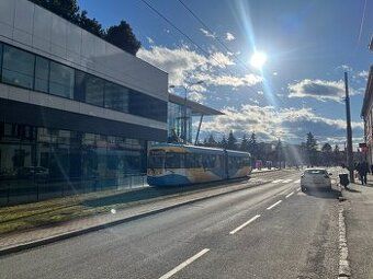Ponúkame na odstúpenie obchodný priestor nachádzajúci sa v c