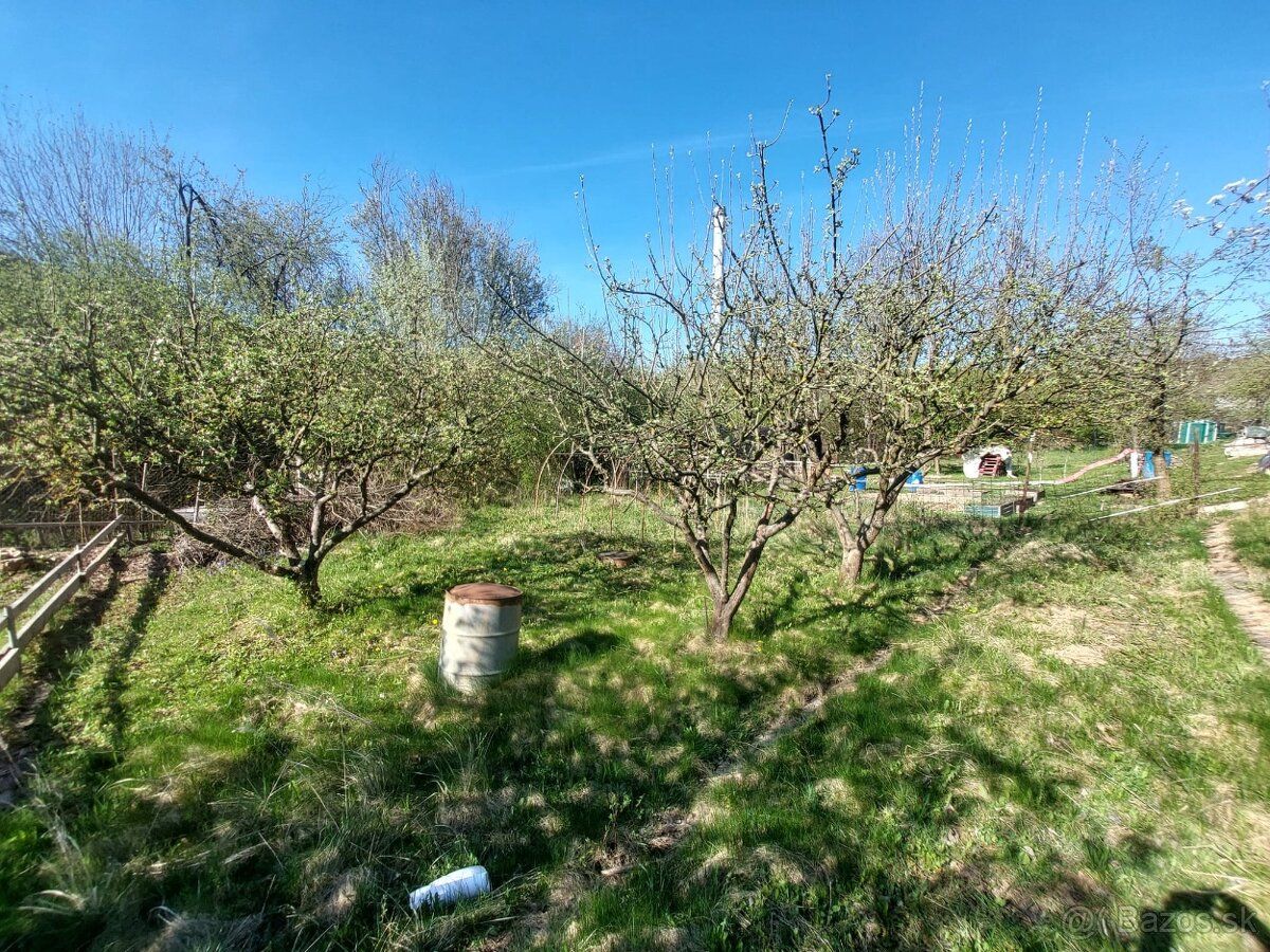 Predam zahradu s chatkou v ZO Chrast v TN,306 m2 ,vodovod pr