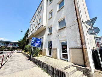 Obchodný priestor na frekventovanej ulici v centre mesta.
Pr