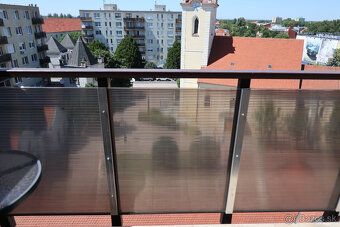 Ponúkame Vám ponúka na predaj 2 izbový veľkometrážny, čiasto