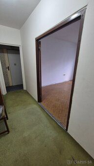 Ponúka sa na prenájom 1-izbový byt o výmere 35 m² v Komárne 