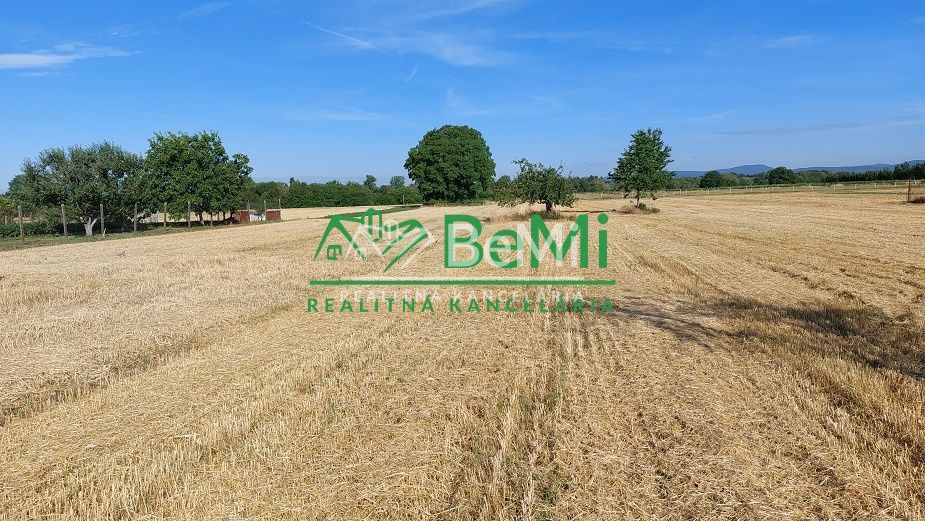 Typ: Pozemky - bývanie Ulica: - Obec: Rakovice
067-14-LUGUE 