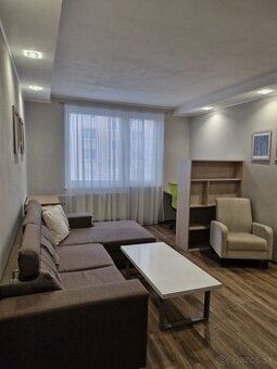 Dám do prenájmu zariadený 2 izbový byt v centre mesta SENICA