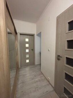 Ponúkam na prenájom priestranný 3-izbový byt s výmerou 75 m²
