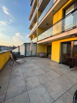 Kompletne zariadený 2 izbový byt s balkónom s výhľadom na Ta