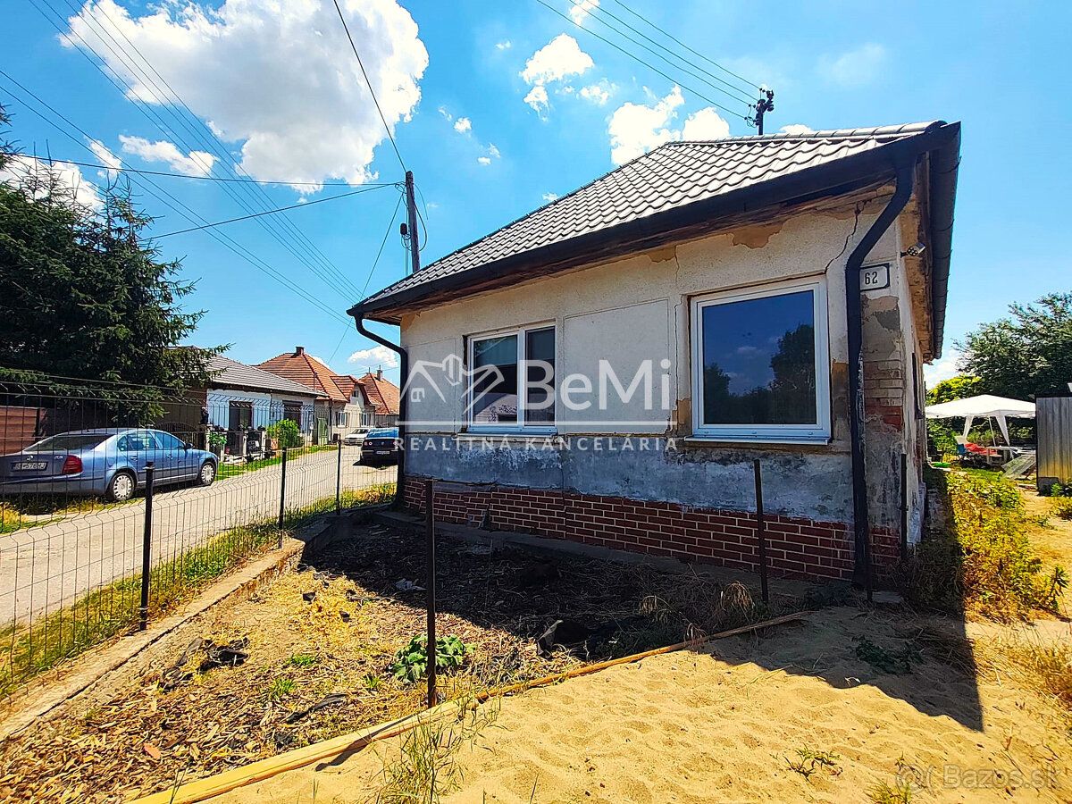 Ponúkame na predaj veľký pozemok 2 291 m² v obci Hokovce – d