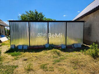 Ponúkame na predaj veľký pozemok 2 291 m² v obci Hokovce – d