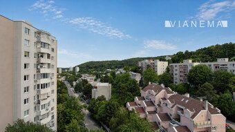 IBA U NÁS! Pekný 3-izbový byt s krásnymi výhľadmi v TOP loka