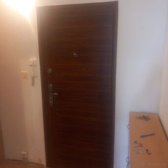 Predám 1 izbový byt na Mieri. Podlahovà plocha 42 m2 vràtane