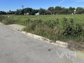 Ponúkam na predaj pekný slnečny pozemok asi 5 minút od krajs