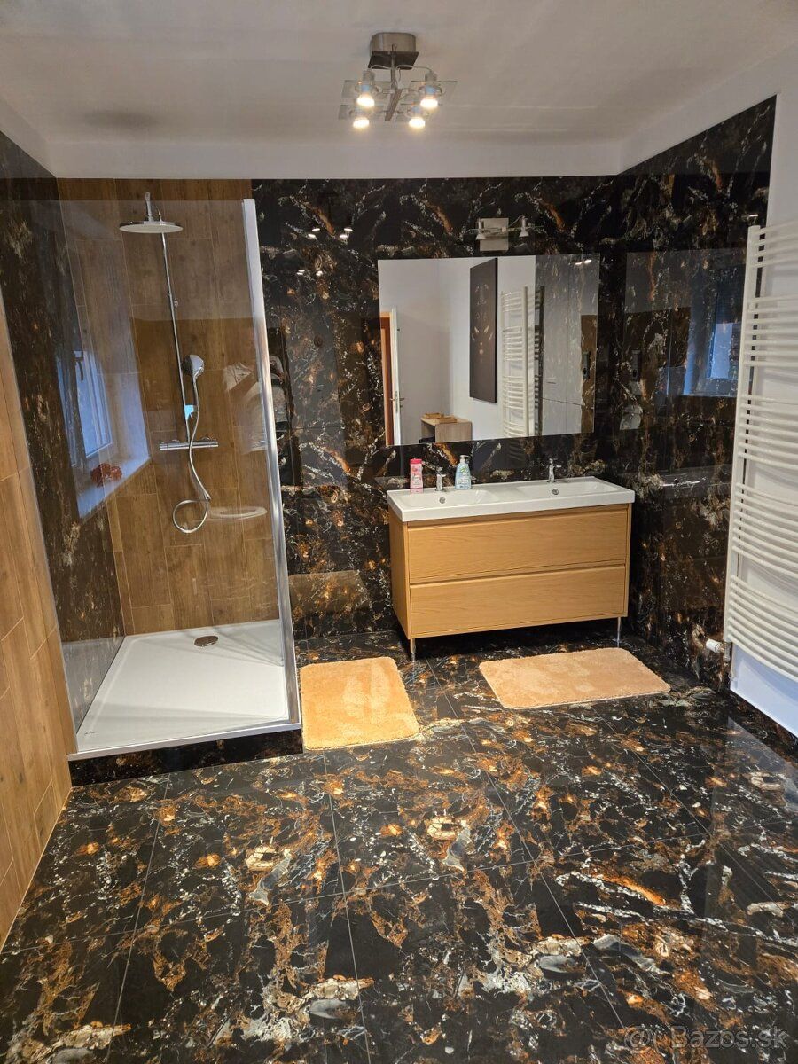 Ponúkam na prenájom samostatný zariadený apartmán v rodinnom
