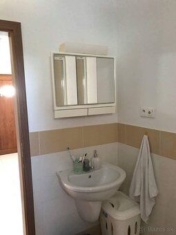 Atelier,byt.42m2,predzahradka 65m2.par.miesto.dom zo 4bytmi 