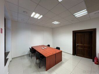 Ponúkame 2 miesta v kancelárskom priestore o výmere 25 m² v 