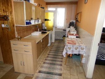 REALITY KAMZÍK Vám ponúka na predaj príjemný a teplý 3-izbov