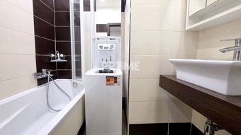 Na prenájom ponúkame pekný, slnečný 2i byt, po kompletnej re