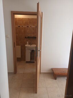 Predám 2 izbový rod.dom úžitková plocha 67m2 malý dvor 90m2 