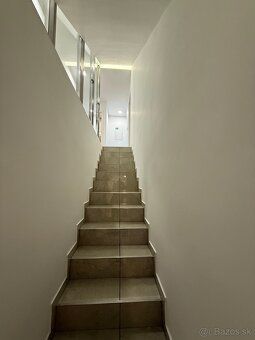 Prenájom prestížny 4 izbový rodinný dom na Mudroňovej ulici.