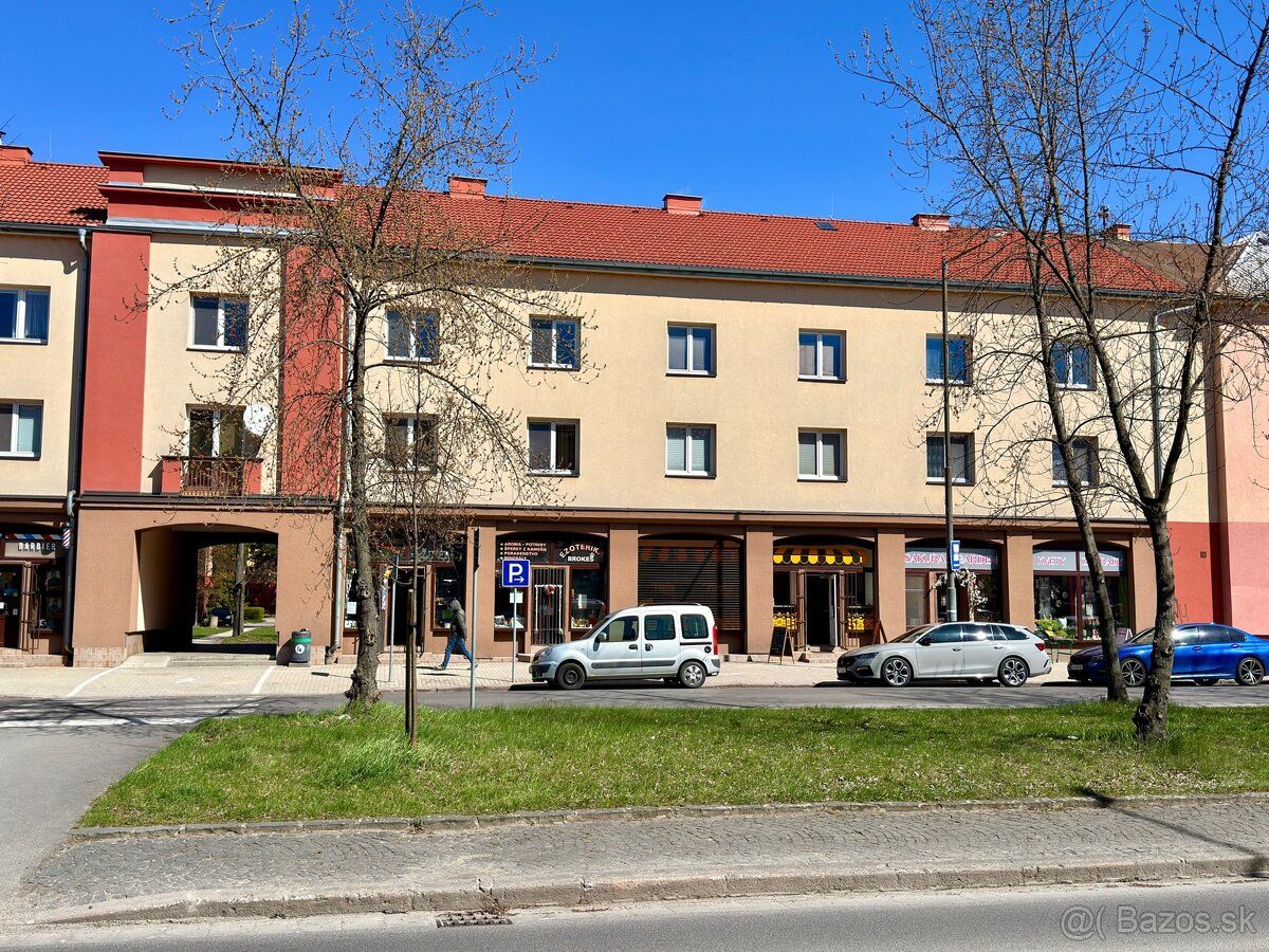 Predám 2 izbový tehlovy byt o výmere cca 60m2 na ulici Červe