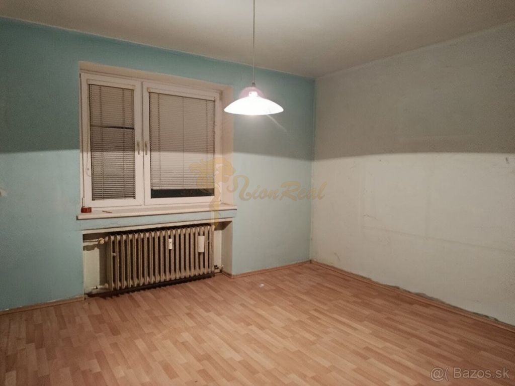 Продається великий 2-кімнатна квартира в цегляному будинку