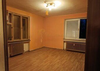 Продається великий 2-кімнатна квартира в цегляному будинку