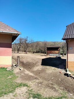 Predám dva rovinaté a slnečné pozemky v obci Švedlár, v záhr