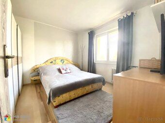 I offer for sale a three-room apartment with balcony in
