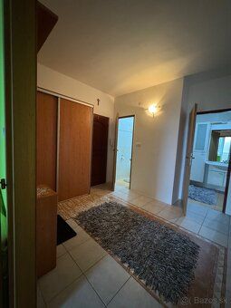 Nabízím k pronájmu zrekonstruovaný, světlý a zařízený