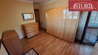 Пропонуємо вам ексклюзивно на продаж просторий, сучасний
