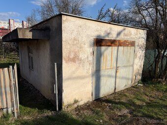 Продам будинок з гаражем у Торналі. Площа ділянки 586 м²