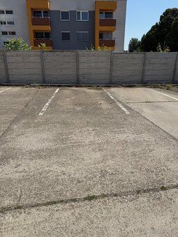 Oddam w najem dwa miejsca parkingowe przy ulicy