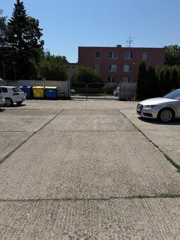 Oddam w najem dwa miejsca parkingowe przy ulicy