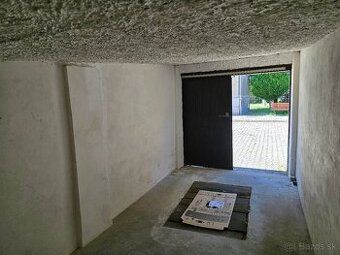 Ponúkame na predaj garáž v radovej zástavbe v Banskej Bystri