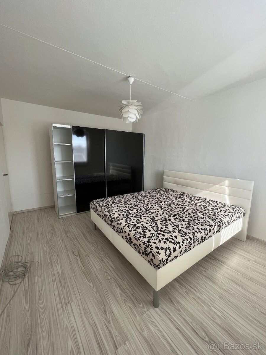 I offer a partially renovated and partly furnished 2