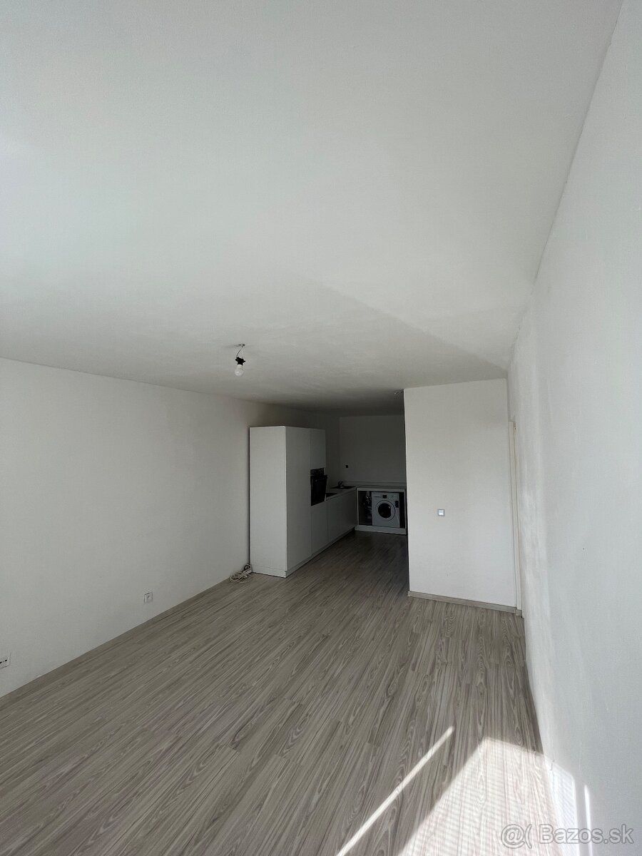 I offer a partially renovated and partly furnished 2