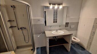 v centru Piešťan. Kolonáda. Rozloha 64 m². Zariadenie. Byt