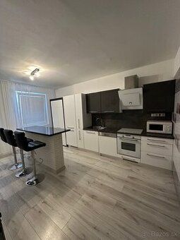 Sprzedam garsonierę 20 m² na 4 piętrze z 7 w Nabreżnej