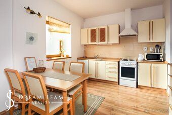 DREAM TEAM offers for sale a spacious, well-maintained and