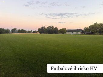 🌅 Hledáte klidné místo pro stavbu domu s krásným výhledem a