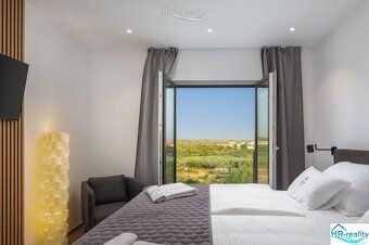 V tichej lokalite vo Vodiciach sa nachádza vila moderného di