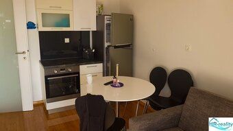 Oferujemy na sprzedaż dwupiętrowy czteropokojowy apartament