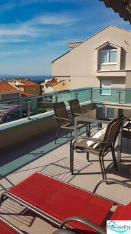 Oferujemy na sprzedaż dwupiętrowy czteropokojowy apartament