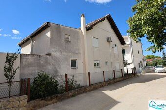 V obľúbenom letovisku Vodice, ponúkame na predaj samostatne 