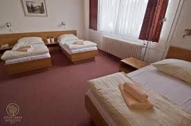 Grüner Baum nabízí ve městě Stupava v blízkosti lesa a