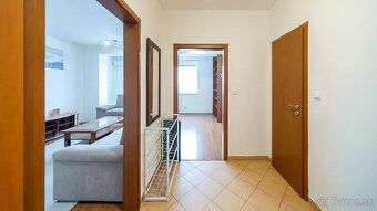 🌿 Przestronny, słoneczny 2-pokojowy apartament z loggią i